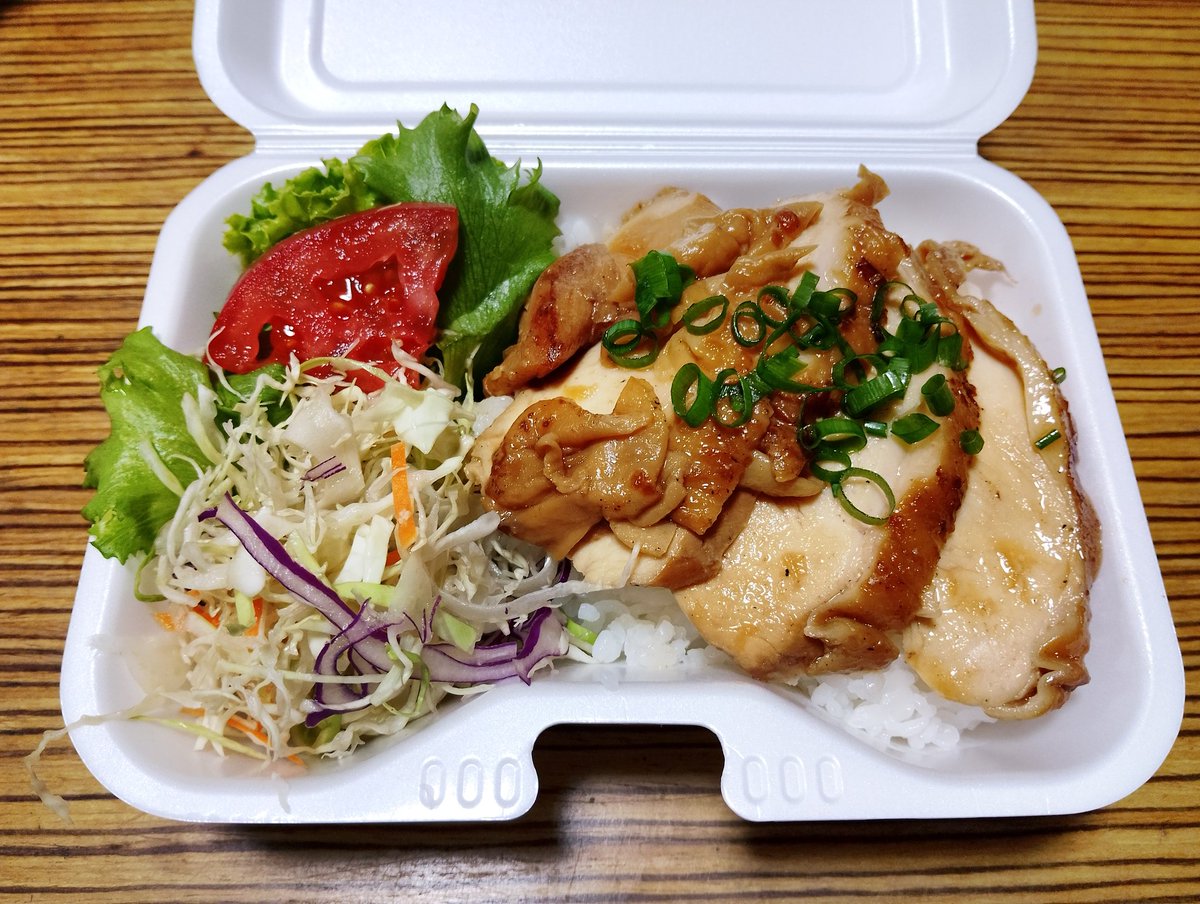 mock06171796's tweet photo. 本日は後楽森ビルにて出店です!
今月の限定は鶏チャーシュー丼です!
国産鶏むね肉を自家製のタレでしっとり柔らかく火入れしました!
850円、相盛り可です!
是非お召し上がり下さい!
#mock #キッチンカー #ランチ #弁当 #後楽 https://t.co/EJ58o4QC90