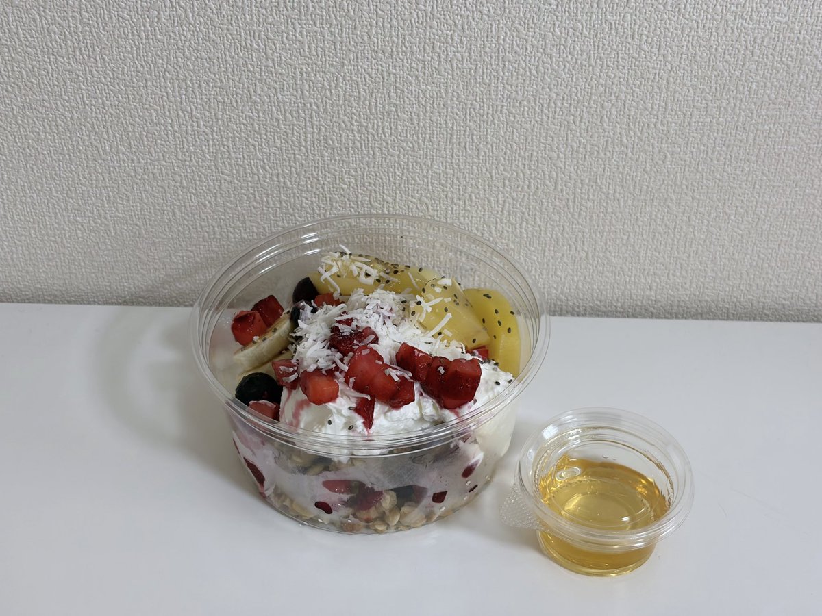 infja_'s tweet photo. 今日は在宅〜ロケットナウ安すぎて神✨キウイのグリークヨーグルト480円🥝 https://t.co/YCuYaPIuMc