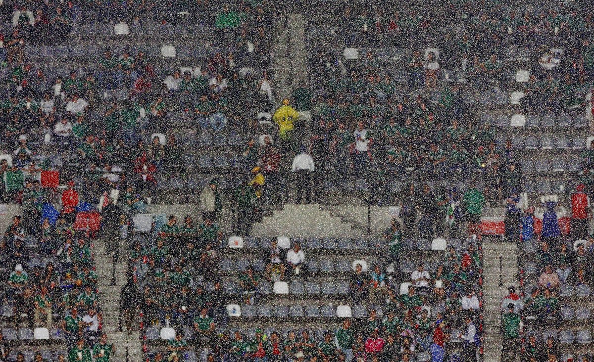 Milenio's tweet photo. ⚠️⛈️ ¡SE RETRASA EL JUEGO! Activan protocolo por tormenta eléctrica en el Estadio CdMx previo al partido contra Ecuador.

El calentamiento de los equipos programado a las 6 pm en la cancha del estadio ha sido igualmente demorado. Se espera un nuevo reporte de FIFA a las 6:15 pm hora de la CDMX

📸 Reuters