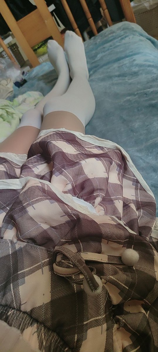 HelinaIda6843's tweet photo. 珍惜一下吧，肤色的应该没事，但白色的下一秒就会进入一个空间然后被某些粘性物体牢牢封在里面了。 https://t.co/HVD4cxUuHu