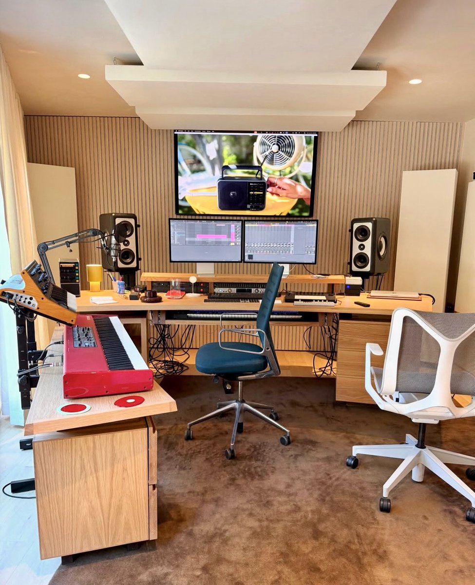 Sinamex's tweet photo. “The cost‑performance ratio is easily on a par with other true monitor speakers of similar ability and size — and there are very few monitors that I would place in that category.” - Sound On Sound
Barefoot Sound MicroMain27 Gen2 https://t.co/jHtfSMgLLA
Picture: @irad https://t.co/Znh7svsC5T