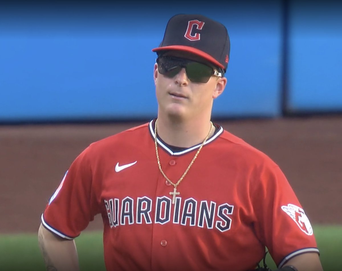 CespedesBBQ's tweet photo. 10/10 THAT CANNOT HAPPEN IN THE GUARDIANS GAME

Guards LF Cooper Ingle just caught a flyout for the 2nd out with a runner on 2nd but he thought it was 3 outs and just tossed the damn ball into the stands and the go-ahead run scored. https://t.co/4b69t5yB4s