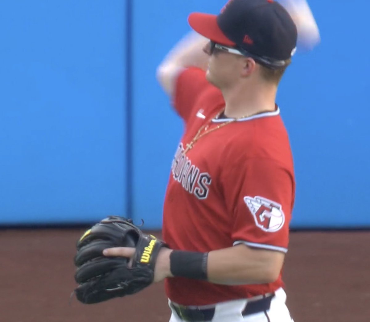 CespedesBBQ's tweet photo. 10/10 THAT CANNOT HAPPEN IN THE GUARDIANS GAME

Guards LF Cooper Ingle just caught a flyout for the 2nd out with a runner on 2nd but he thought it was 3 outs and just tossed the damn ball into the stands and the go-ahead run scored. https://t.co/4b69t5yB4s