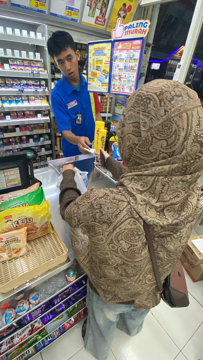 etatse_'s tweet photo. didepan ak dia pegangan tangan sm cowo lain 💔

#akugapapa https://t.co/XZfejaZ90U