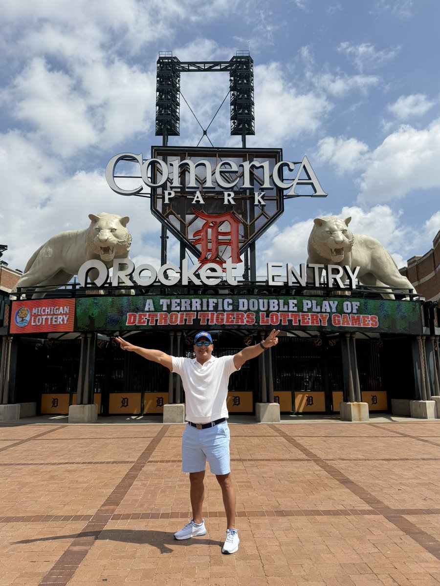 juortizg's tweet photo. Vuelta por el #comericapark Detroit. Hogar de @TigresdeDetroit https://t.co/PprQyfKj9Q