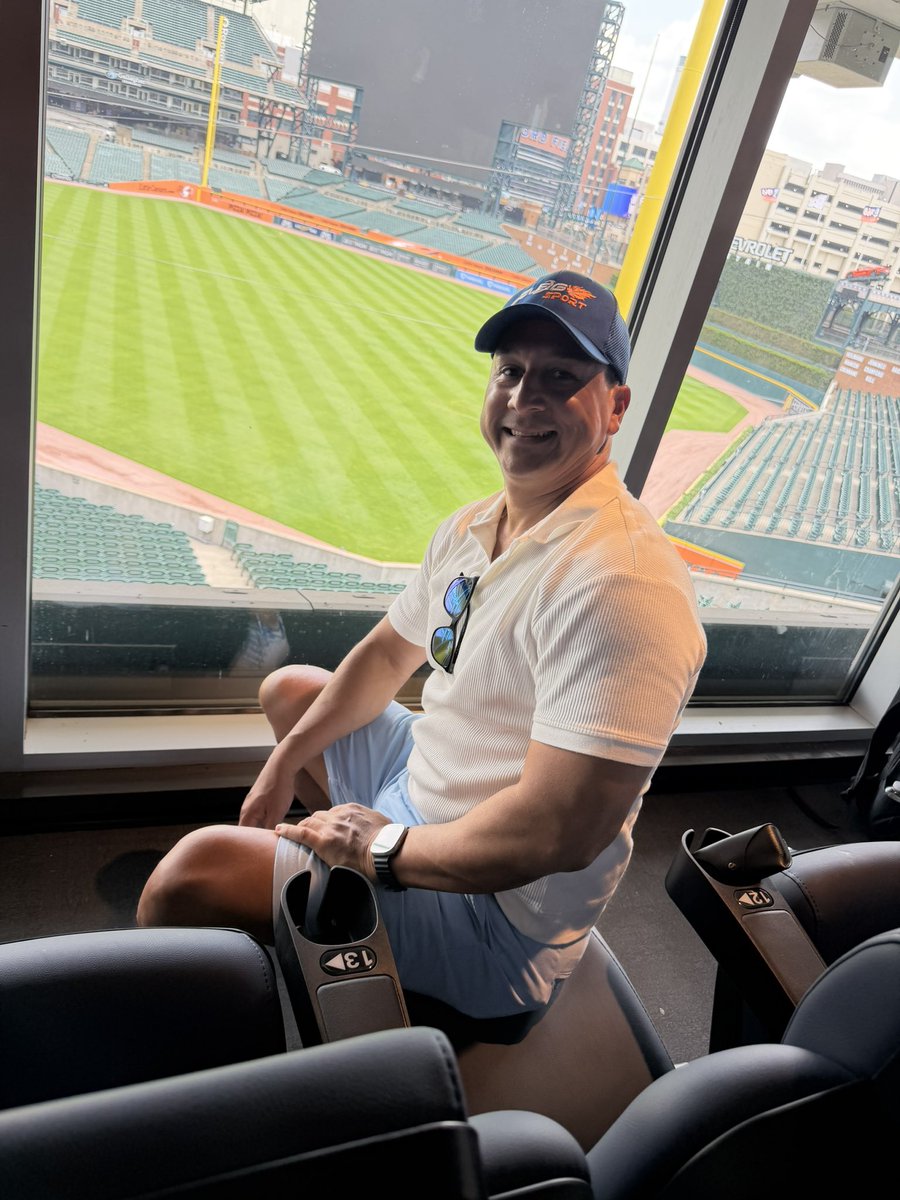 juortizg's tweet photo. Vuelta por el #comericapark Detroit. Hogar de @TigresdeDetroit https://t.co/PprQyfKj9Q