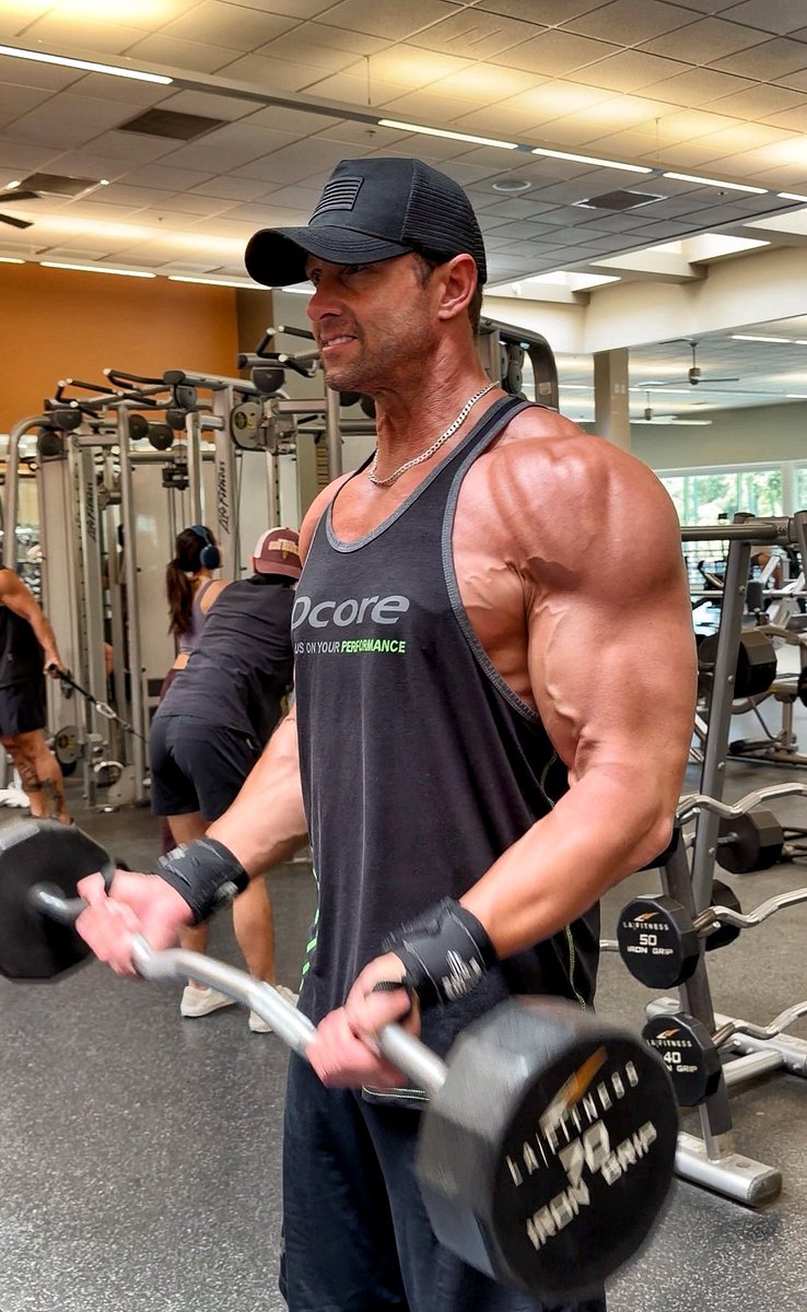 thematusv's tweet photo. Curls 💪🏼 

#gymday https://t.co/EG0lG4RYTf