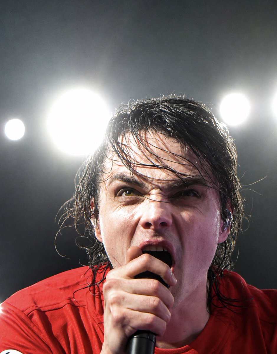 peleadorsina's tweet photo. Yo insisto que la belleza de Gerard no es de este planeta! Es indudablemente el hombre más hermoso que mis ojos han visto y doy gracias a la vida de haberlo podido ver en persona, aunque les juro que las fotos no le hacen justicia a su belleza! Eres un Ángel Ratoncita 🥺 https://t.co/UcUBj1q5Qu