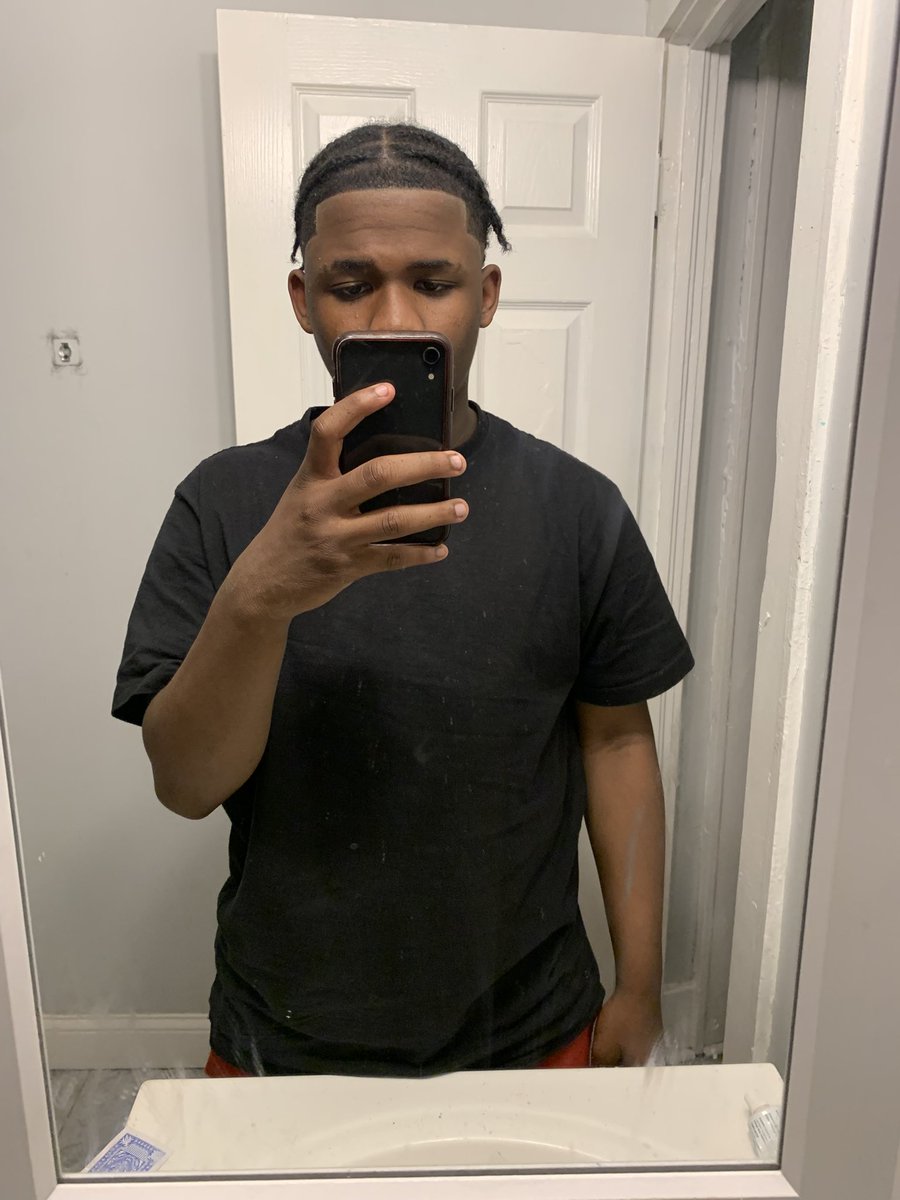 IvanWalkerz0's tweet photo. #detroit#barber#self cut https://t.co/akM0A42qlb