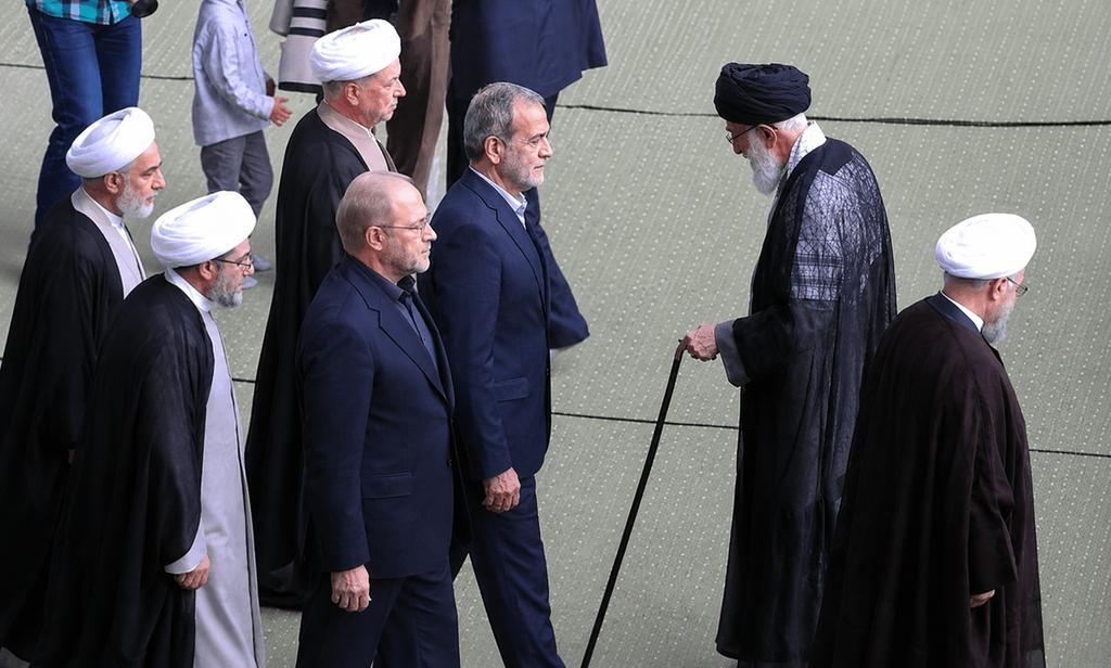 sm_1361's tweet photo. پيامبر اکرم (ص)
ای عمّار! اگر دیدی علی علیه السلام به راهی می رود، و همه مردم به راهی دیگر، تو با علی(ع) حرکت کن، و همه مردم را رها کن!
#New_version https://t.co/WYpWTujBmJ