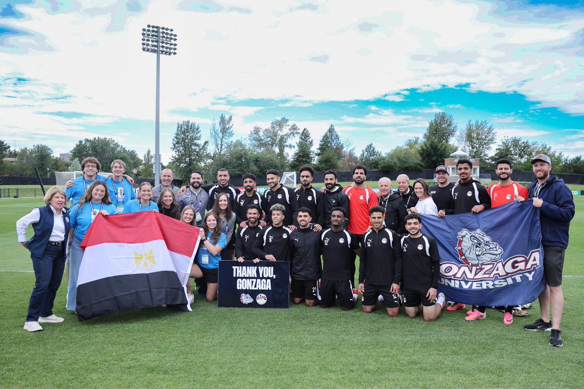 ianculltv's tweet photo. #Egypt's National Team gave Gonzaga a sign and signed jerseys/posters as a 'thank you' before they leave tomorrow for their Round of 32 match.

Per the team, they "extended their thanks to Gonzaga and the Mayor of Spokane for the warm reception and hospitality." 
(pics from @EFA) https://t.co/tkUZcUlxjc