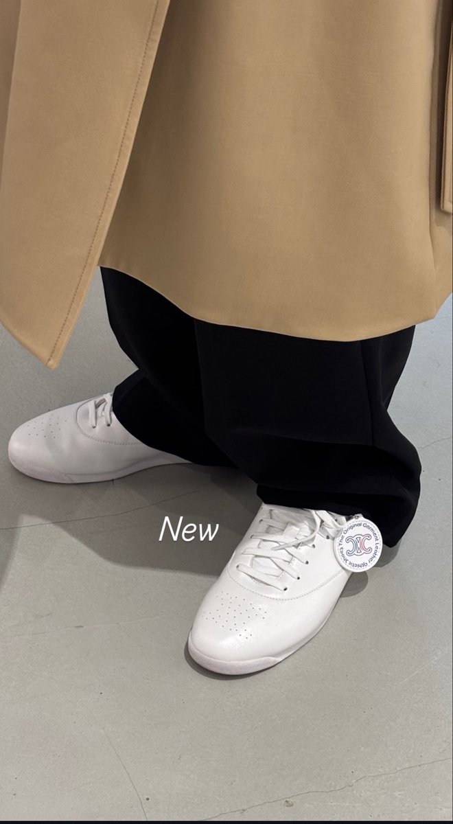 BTSVChartData's tweet photo. Taehyung IG story 

🐯: New

*Taehyung is wearing the sneakers from Celine x Reebok collection launching soon https://t.co/IlByF2WNHf