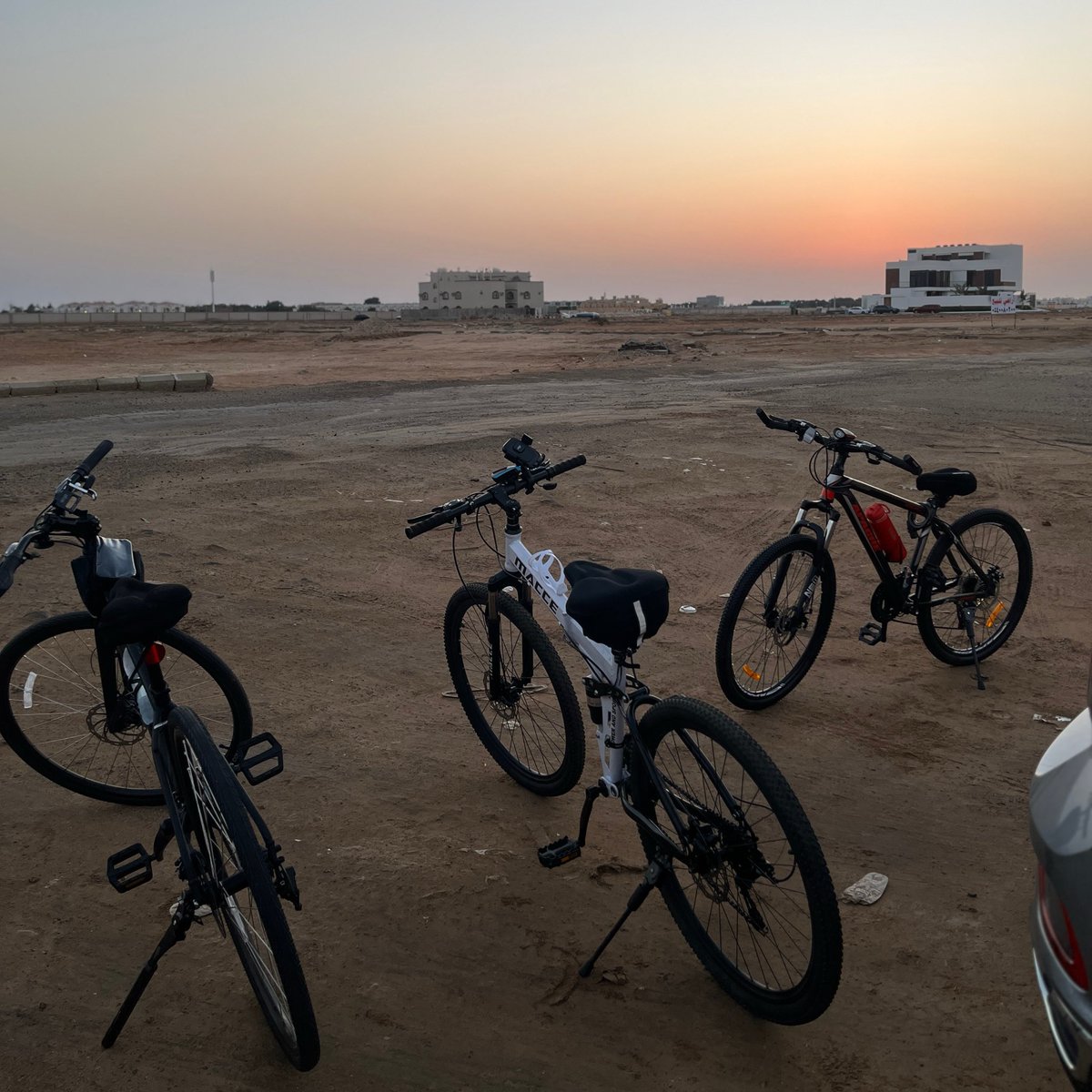 ShahadFrhat4's tweet photo. 🚴‍♀️📚🌕☕️ https://t.co/xjWIpPooM3