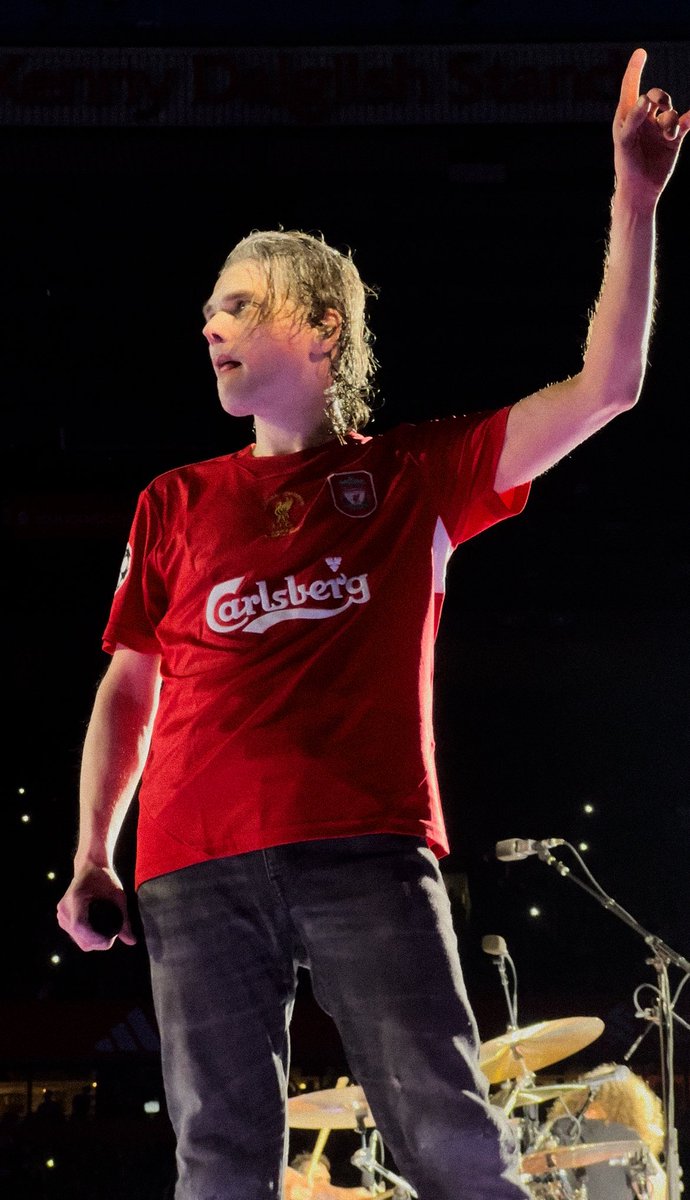 wearedead's tweet photo. WHAT THE FUCK #mcrliverpool https://t.co/QEFksUGHN3