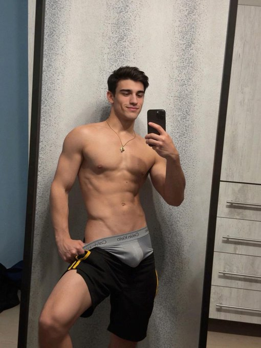 newbulges's tweet photo. What do you call this type of man? https://t.co/WOBCCqjjNl