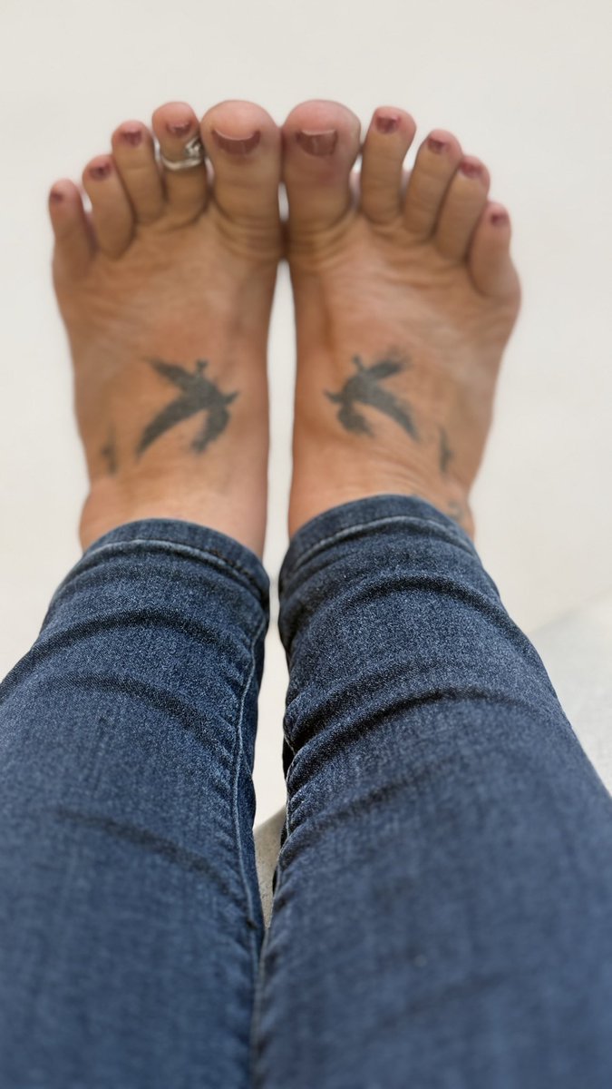 GoddessKandyFem's tweet photo. @FeetReligion #feetfetısh #feetpics #soles #isell #dirtyfeet #smallfeet https://t.co/cQomATlSdX