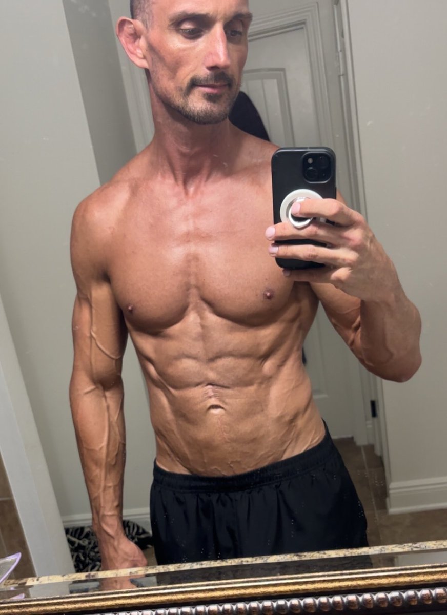 ChaseResults's tweet photo. Nothing special, just a physique update. Officially up 9 lbs since ending the cut and moving into a calorie surplus for the first time in a year. 📈💪🏼 https://t.co/T6axFfJykE