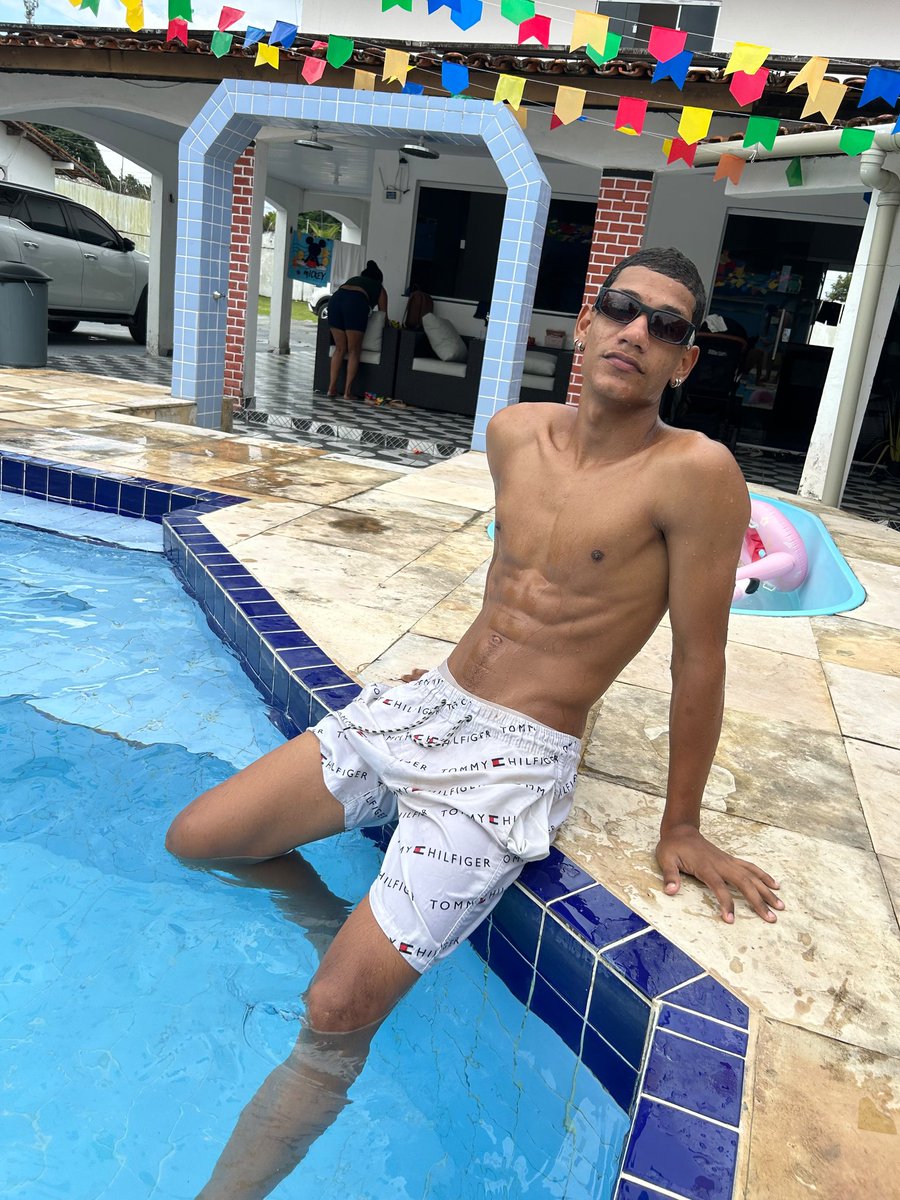 VitorGiova45471's tweet photo. Sente a paz desse lugar 💆🏾‍♂️🧘🏾‍♂️ https://t.co/x1GcAghUDu