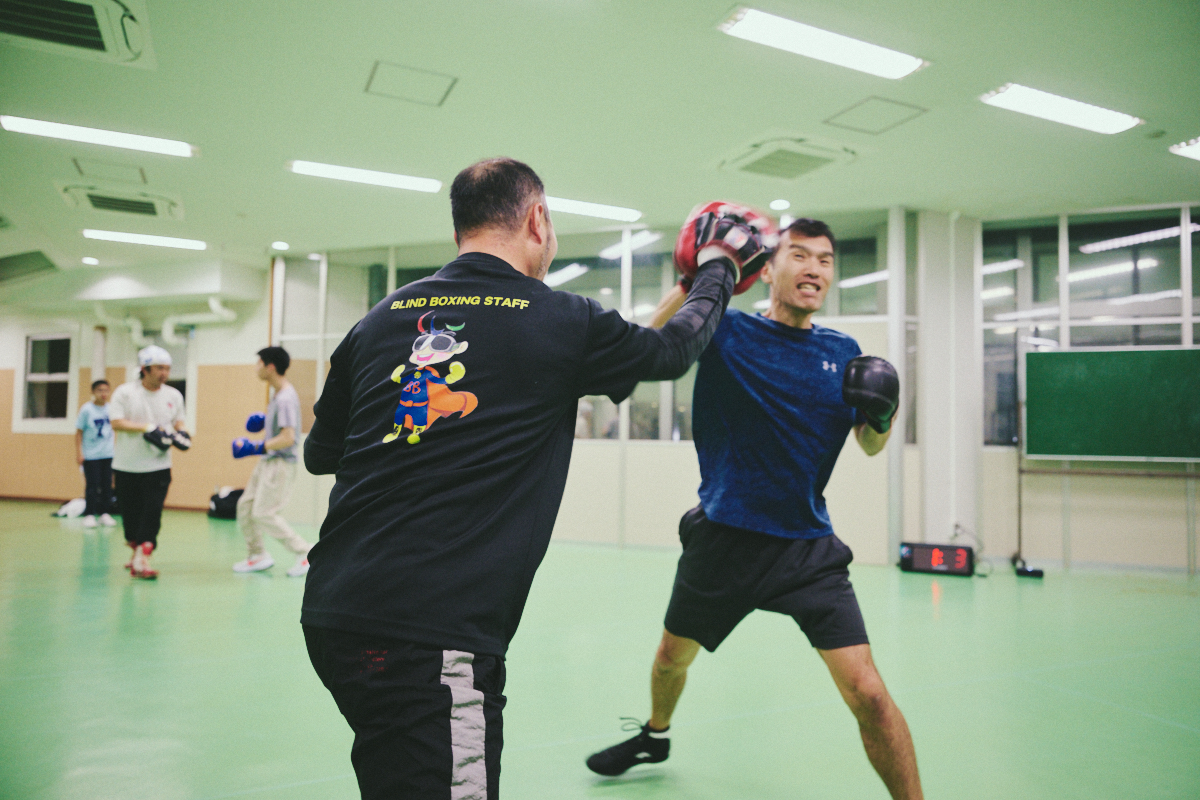 ＼#パラサポWEB新着／

「人と接するのが大嫌いだった」 

自分だけの世界に生きていた
#ボクシング元 日本ライトフライ級１位の 
村松竜二さん🥊

孤高の #ボクサー と呼ばれた松村さんは
今、誰よりもリアルな「共生社会」をつくっている

▶▶▶記事リンクはツリーにて☺✨ https://t.