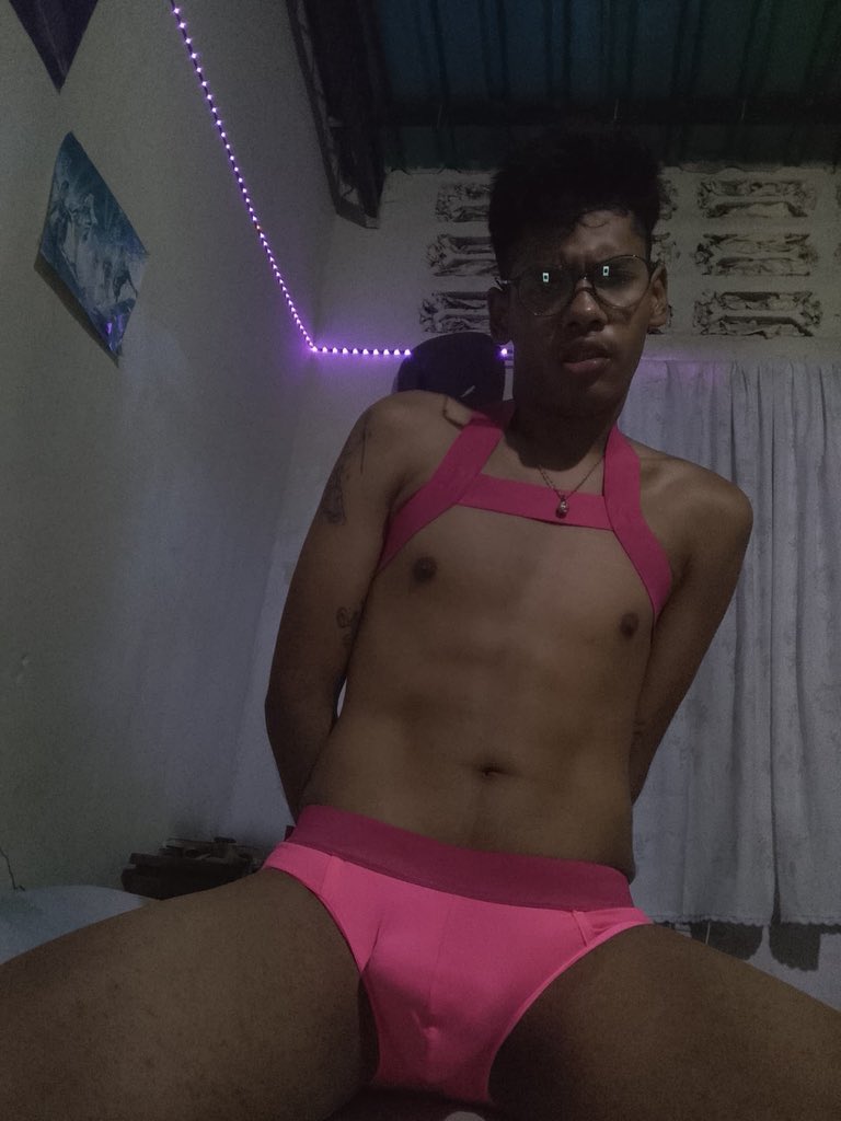 topmenstore's tweet photo. Entre tanto ruido despeja esa mente con @rubendi47344221 en este conjunto 🥵💞 https://t.co/3Ig1iSYGsl