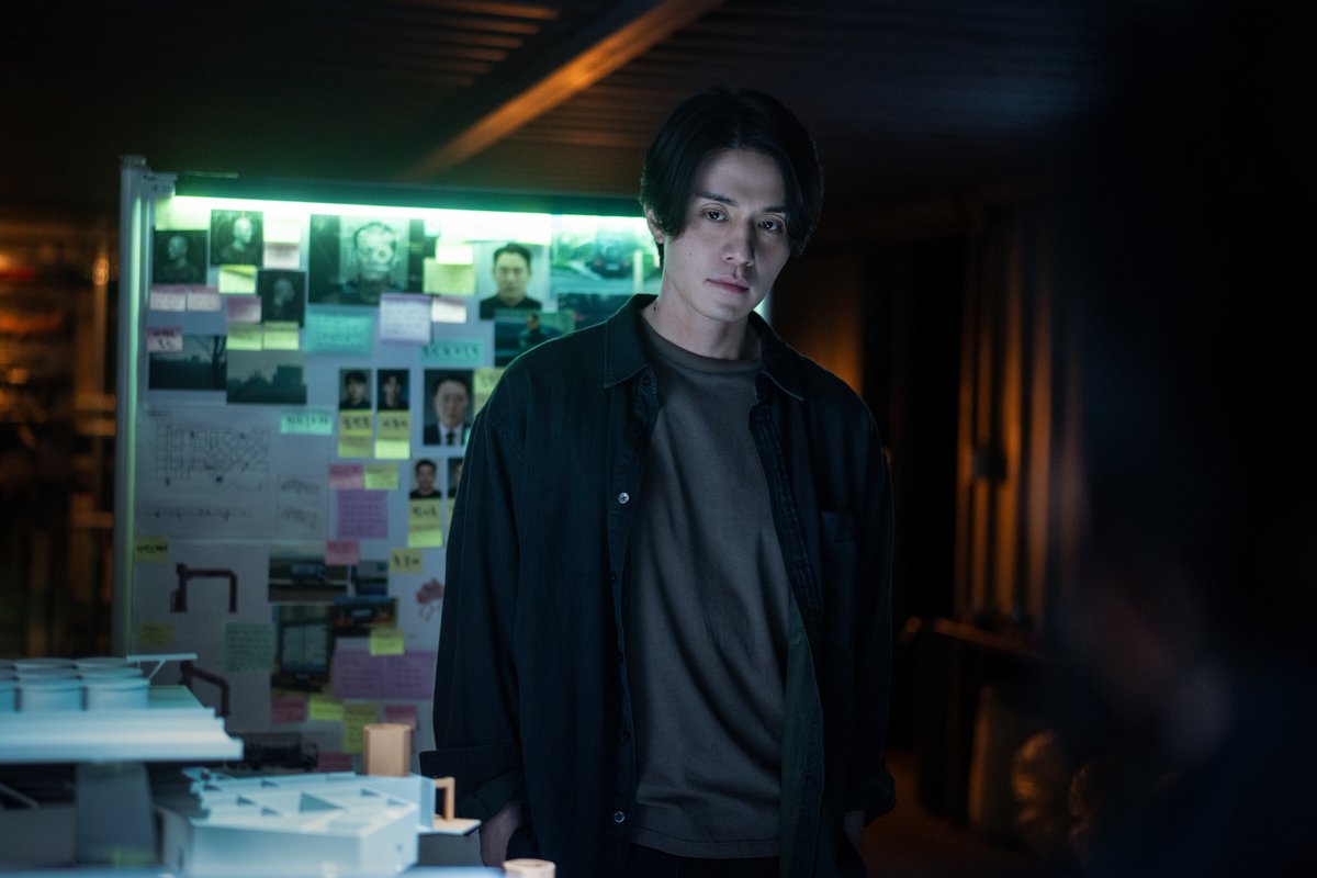 slist2015's tweet photo. ‘킬러들의 쇼핑몰2’ 이동욱, 정진만 캐릭터 스틸 “감정적인 장면 더 많아”

#이동욱 #배우이동욱 
#LeeDongWook 
#킬러들의쇼핑몰 #킬러들의쇼핑몰2 
#이권감독 
#디즈니플러스 #디즈니플러스_킬러들의쇼핑몰2 
#김혜준 #현리 #오카다마사키 
⬇관련기사⬇ 
https://t.co/GICBHdLo1d https://t.co/jCjcSKLlmE