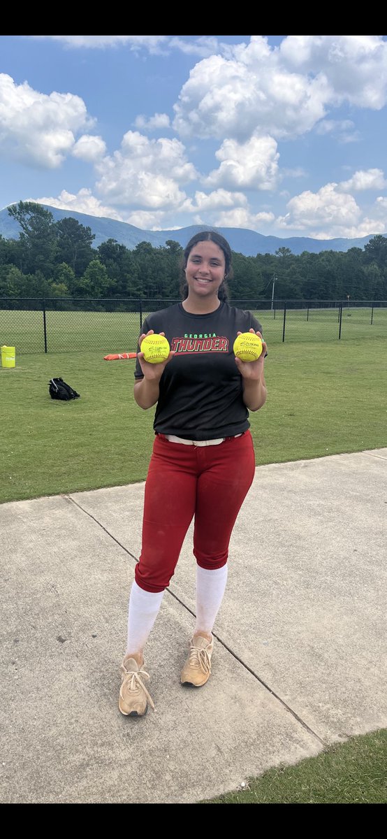 MaliyahW2009's tweet photo. Had a great weekend at Owl City in Dalton! We went 4-2-1 overall. My batting average was .632 with 12 RBIs and 3 home runs. I also collected 16 strikeouts while on the mound 🥎 @uscsumtersftbl @AsuGoldenRamssb https://t.co/76BerlW7Nr