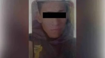 LuisCardenasMx's tweet photo. 🚨 Un menor de 5 años murió presuntamente tras ser víctima de una agresión por parte de su padrastro en la colonia San José de las Palmas, en el municipio de Los Reyes La Paz, Estado de México.

De acuerdo con los primeros reportes, los hechos ocurrieron la mañana de este martes mientras el niño se encontraba en el domicilio con el hombre. Al regresar, la madre lo encontró inconsciente y solicitó ayuda a los servicios de emergencia; sin embargo, paramédicos confirmaron que ya no presentaba signos vitales.

Autoridades municipales activaron los protocolos correspondientes y dieron intervención a la Policía, al DIF y al Ministerio Público. La Fiscalía General de Justicia del Estado de México abrió una investigación y el presunto responsable fue detenido.

Información @Milenio