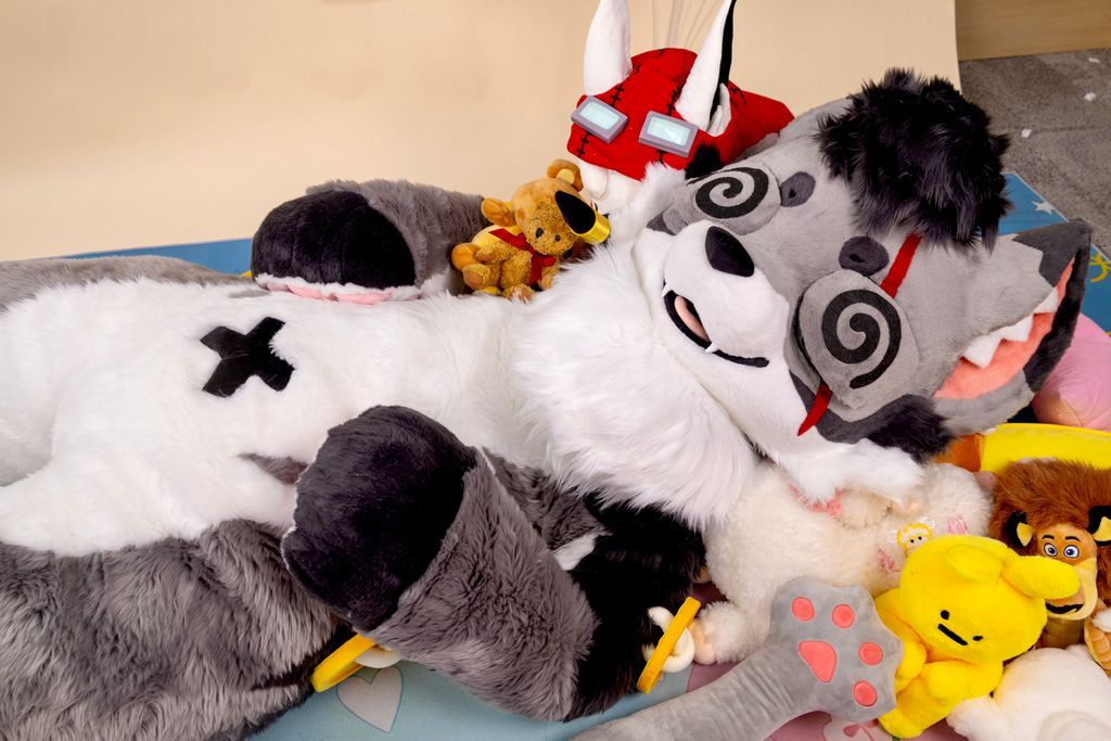 Whoah_Pudding's tweet photo. PLUSH chef doggo is serving cuteness! πΆπ³β¨
Big soft paws up, ready to cook with full puppy energy~
Todayβs special:
Extra cuteness, a full scoop of hugs, and a sprinkle of fluffy kitchen magic π€πΎ
#Fursuit #FursuitMaker #PlushStyle #ChefDog #DogFursuit #Kemono #Fluffy https://t.co/R5xIxf7u5w