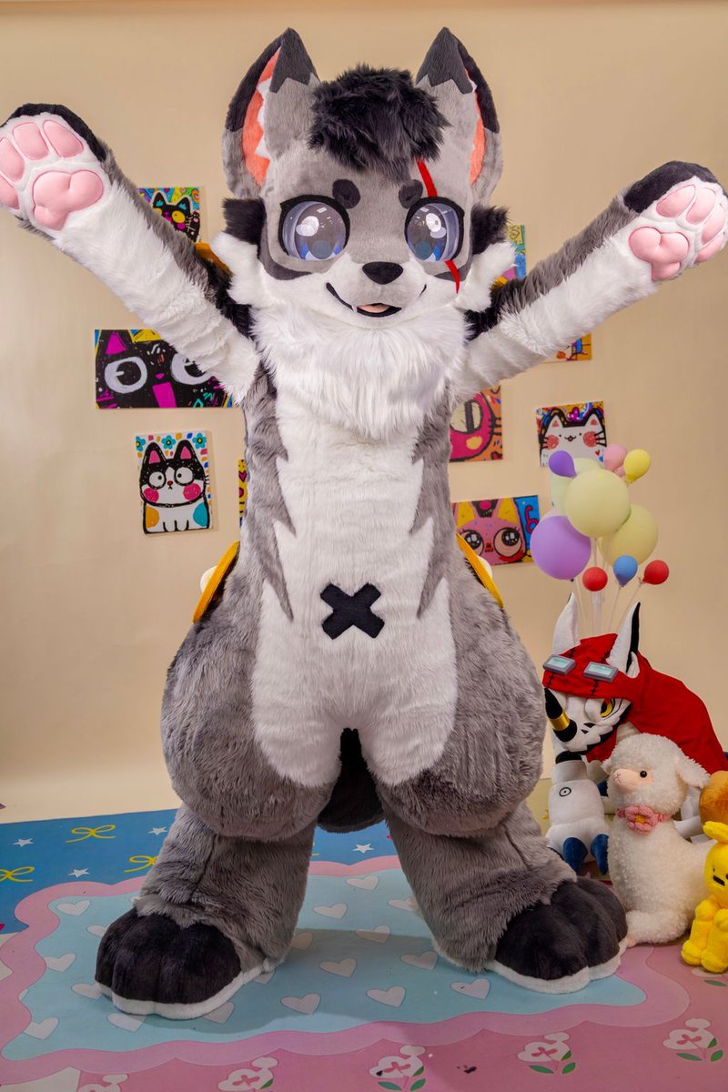 Whoah_Pudding's tweet photo. PLUSH chef doggo is serving cuteness! πΆπ³β¨
Big soft paws up, ready to cook with full puppy energy~
Todayβs special:
Extra cuteness, a full scoop of hugs, and a sprinkle of fluffy kitchen magic π€πΎ
#Fursuit #FursuitMaker #PlushStyle #ChefDog #DogFursuit #Kemono #Fluffy https://t.co/R5xIxf7u5w