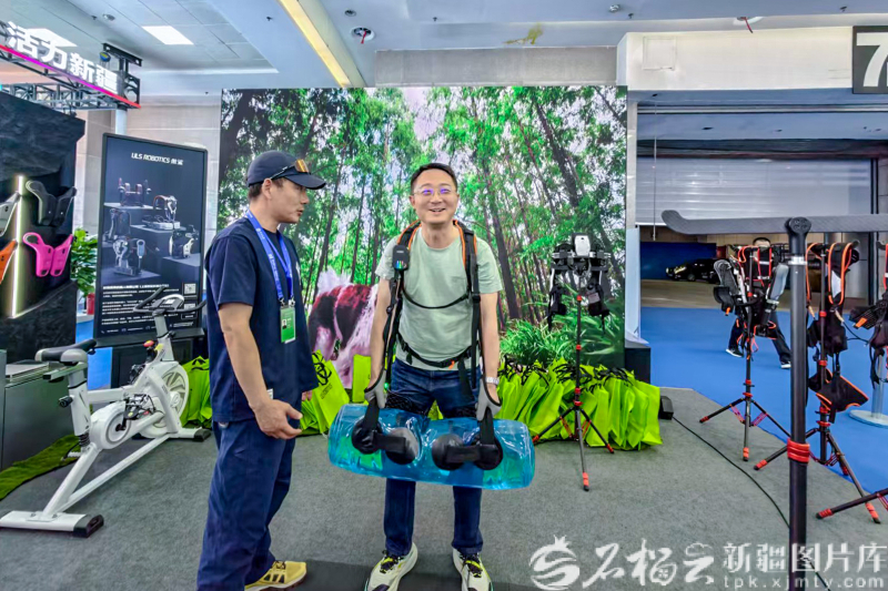 Talkwith_Alex's tweet photo. 🤖 AI was a standout at the 9th China-Eurasia Expo. From smart robots to digital solutions, innovation is powering closer Eurasian cooperation. 🌐 #ChinaEurasiaExpo #AI #Xinjiang #Innovation https://t.co/7TwJh5Hmxk
