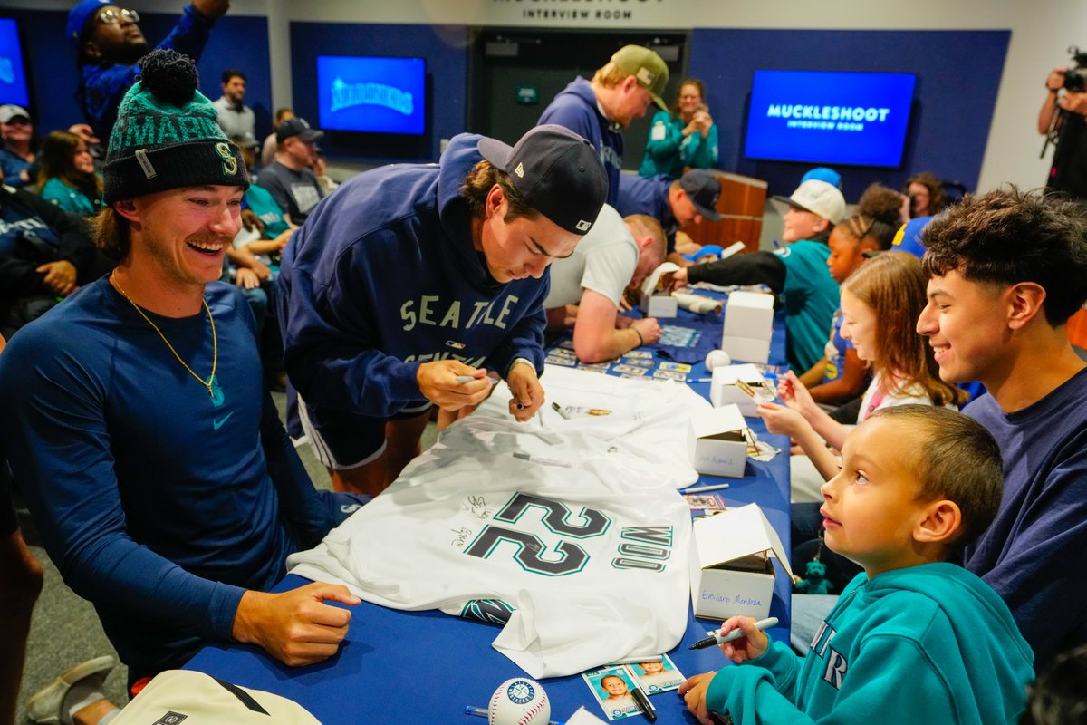 Mariners's tweet photo. Trading cards and sharing smiles 🥹

One of our favorite traditions returned as @BJW002 welcomed kids from @seattlechildren to trade their autographed cards with the squad. https://t.co/wIZdatrBWl