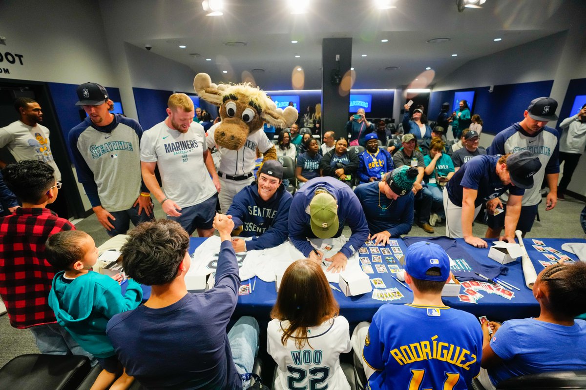 Mariners's tweet photo. Trading cards and sharing smiles 🥹

One of our favorite traditions returned as @BJW002 welcomed kids from @seattlechildren to trade their autographed cards with the squad. https://t.co/wIZdatrBWl