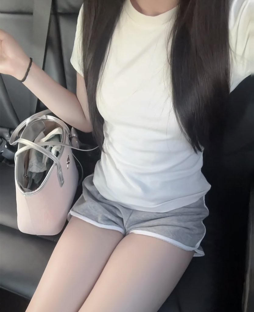 baris17_'s tweet photo. 现在有厦门的男生加个绿泡泡聊天的吗？ https://t.co/ni1VgmI2zG
