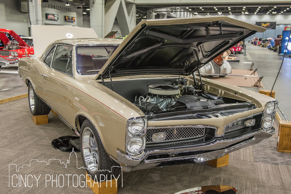 CincyPhotoGuy's tweet photo. 🚘 Classic meets custom at the Cincinnati Cavalcade of Customs. See every ride online now! #CarCulture #CincinnatiCars #AutoShow https://t.co/9cyoVbMUzh