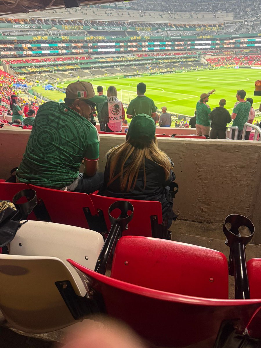 Reforma's tweet photo. La Alcaldesa de Cuautitlán, la morenista Juana Carrillo, ocupó una platea baja en el Estadio Ciudad de México, un lugar que se cotizaba hasta en 150 mil pesos para el partido de México contra Ecuador. https://t.co/U0XCJa0TIz