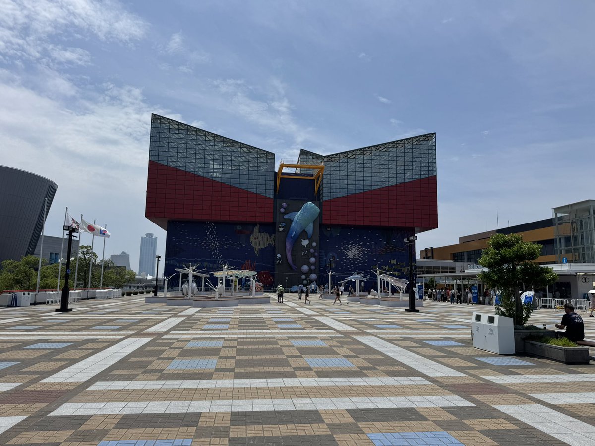 bar_net1's tweet photo. 昨日は大阪城いったり海遊館行ったり気球乗ったりダーツしたりした https://t.co/Muvm2krrZT