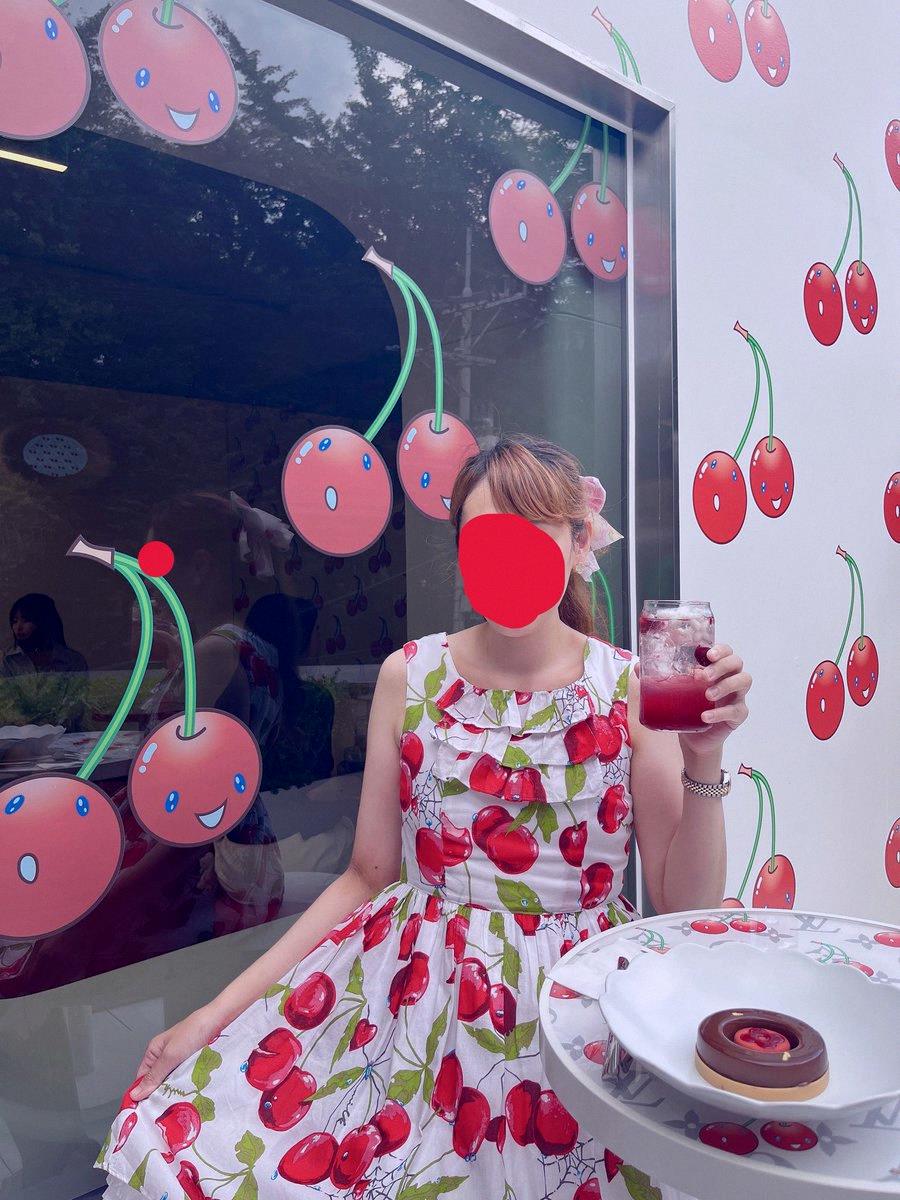 prettydesiboy's tweet photo. This time last year, I visited the Louis Vuitton cafe in Korea and met my Hermès salesperson for the first time 🍒

A year later, I’ve stopped heavy spending—and I’m almost at the point where I can buy a Mini Kelly! 😇🍊

Wonder if I’ll actually snag one with the July s https://t.co/x3fPqR6xX6