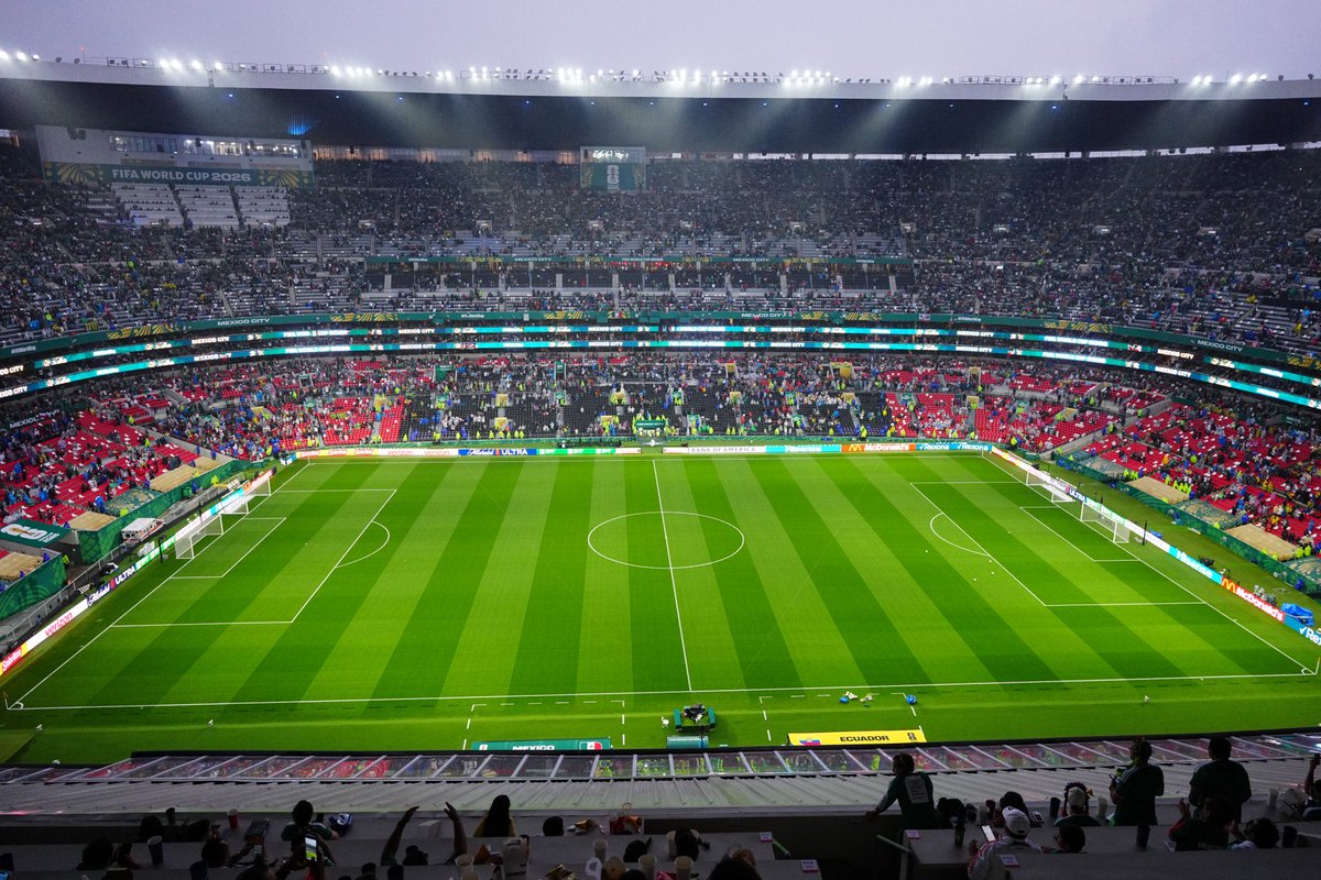 LuisMiNegocios's tweet photo. 🚨ACTUALIZACIÓN IMPORTANTE 🚨

El partido México vs Ecuador se pospone 1 hora.

7:05 p.m. - Jugadores pueden saltar al campo a calentar.

8:00 pm - Silbatazo Inicial. https://t.co/vRcOQAH69j