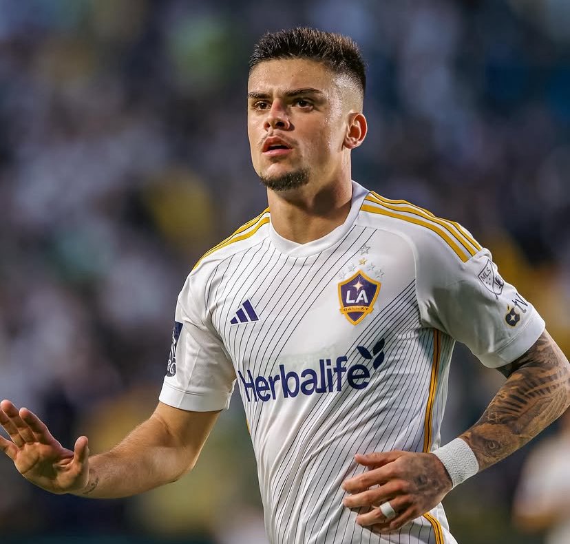 are_cruzmaltina's tweet photo. 🚨💢 ATENÇÃO!

O Vasco tem interesse na contratação do atacante Gabriel Pec, do LA Galaxy. O clube quer adquirir 70% do passe do Cria da Colina. 

A insegurança jurídica no momento pode atrapalhar o andamento das negociações.

📰 | Flávio Dias (@AVascainos)
📸 | Reprodução (Instagram)