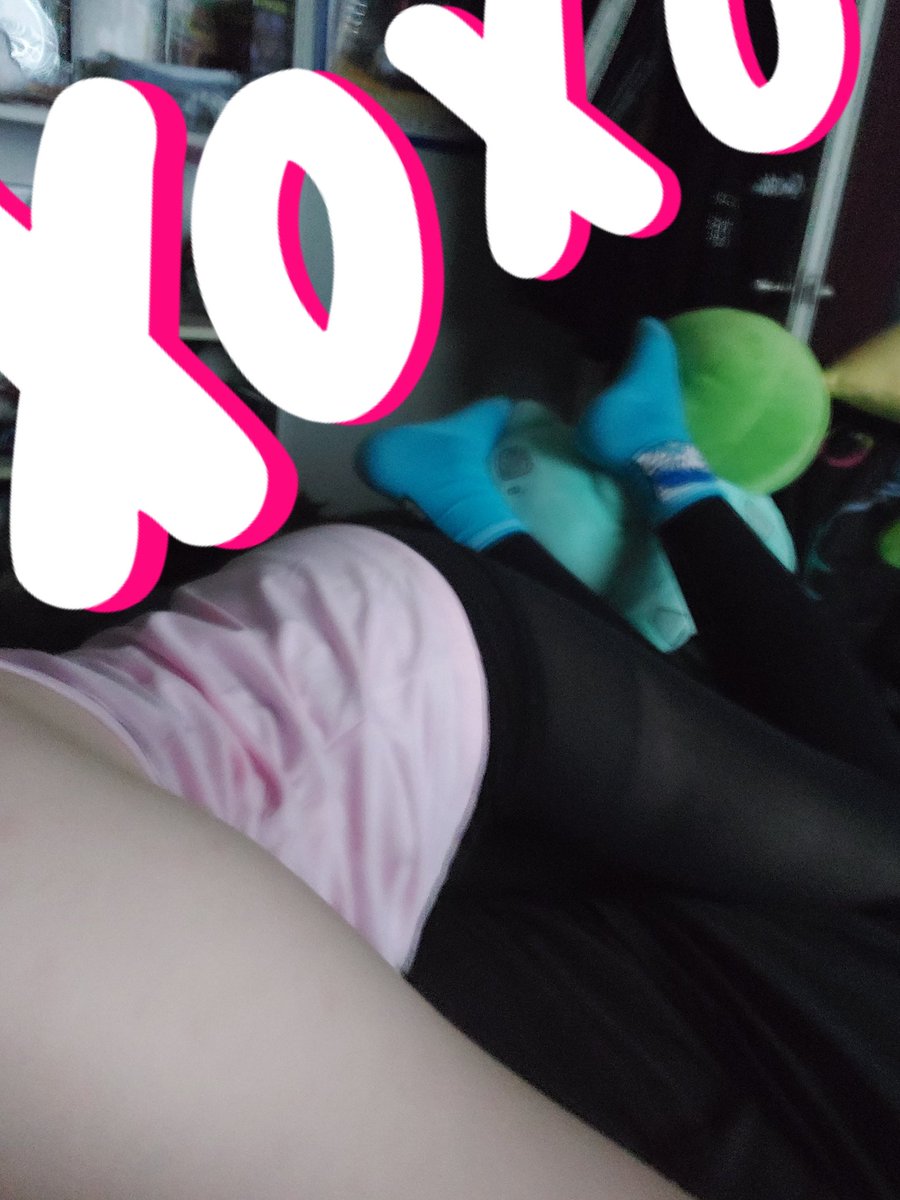 simp4meiii's tweet photo. The simps, pervs, and foot freaks want this soooooo bad, but you can't have it 😋 It belongs to my perfect superior, owner @simpswantbri 🙇‍♀️ https://t.co/NBLuNdg9mK