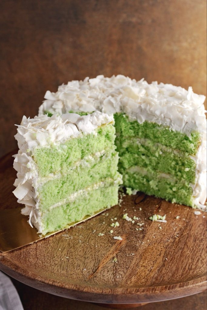 maaassjooo's tweet photo. Aku klo jdi kue, pandan coconut 🤤 https://t.co/NCFAyk1WhY