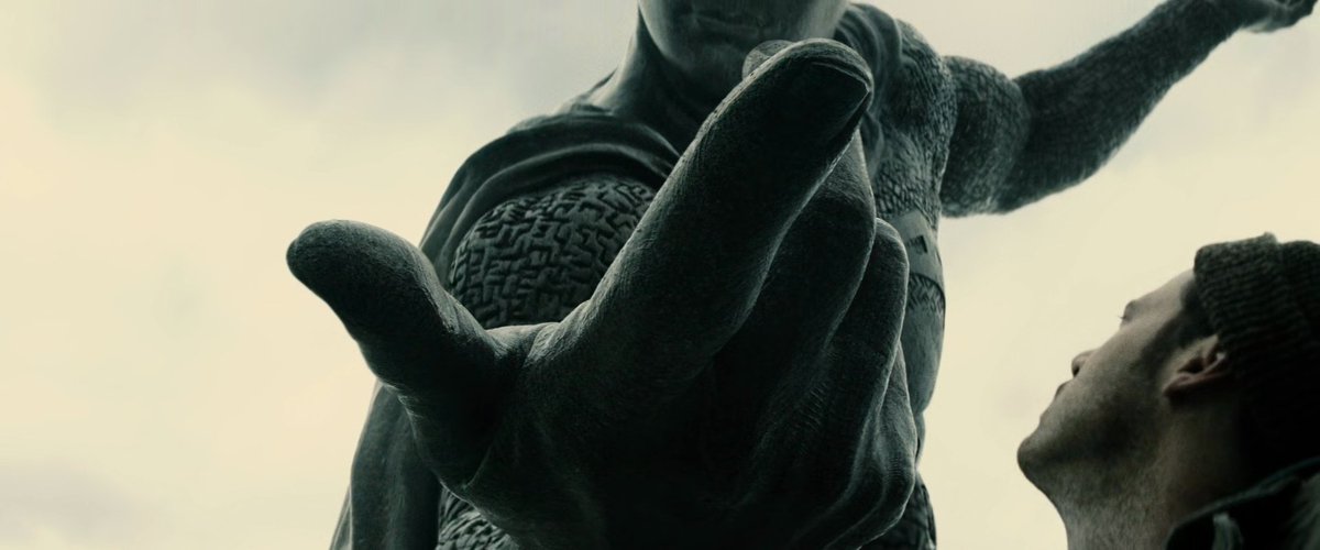 reyskymyth's tweet photo. Always loved the monument was not rebuilt at the end of BvS. It simply became something else. Everyone can be as selfless as Superman. In a way, this sets up the concept of the entire planet becoming a Justice League in the end of Snyder's 5 movie saga. https://t.co/99Ta0oqlvT