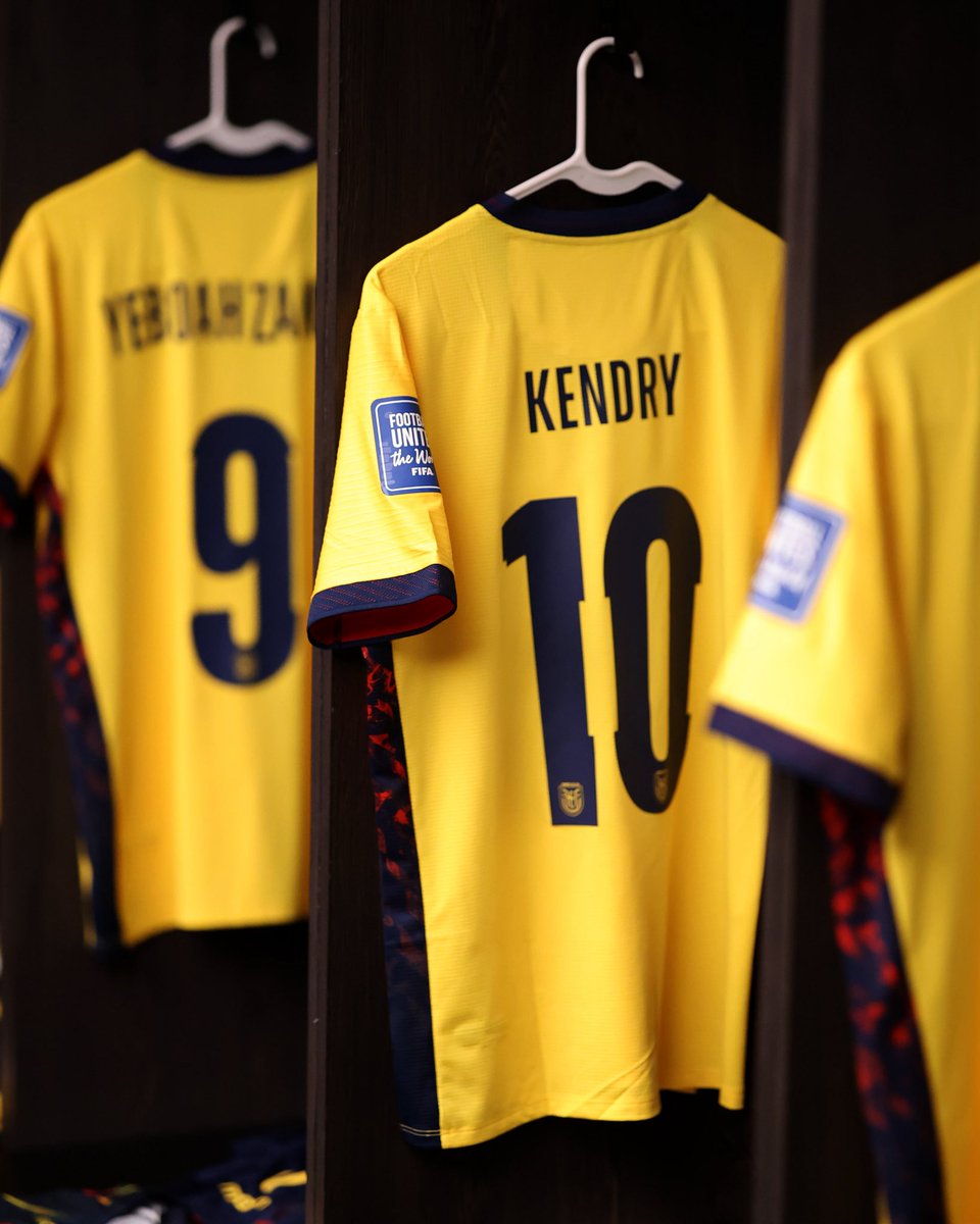 LaTri's tweet photo. Así luce el vestuario en el Azteca. 

• #MEXxECU  • #FWC • #UnSoloEcuador • https://t.co/JabqgPIPAi