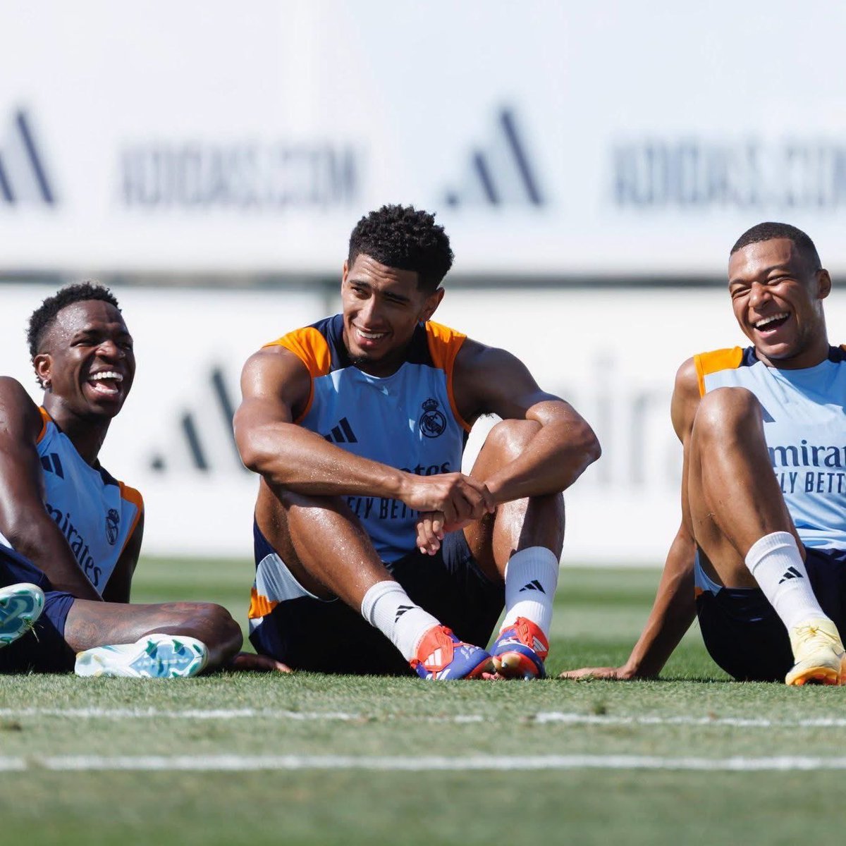 NeissaGjoseph's tweet photo. Après la qualité qu’ils montrent au Mondial, si Vini, Jude et Kylian jouent pas au niveau au Real... qu’ils dégagent. 

@vinijr @KMbappe @iam_JC1 

#fuerademiequipo😒😒😡😡😡😡 https://t.co/AYJTO00v1T