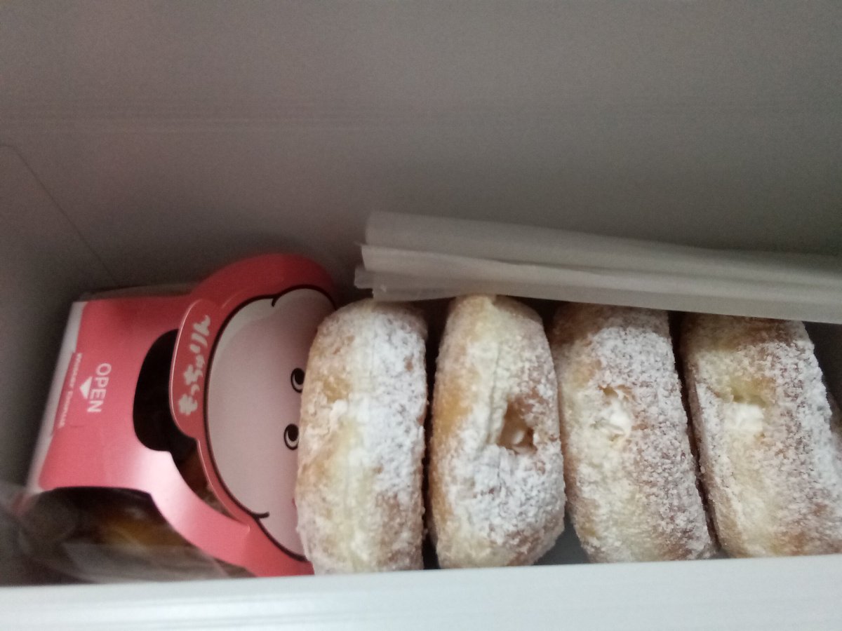 AS59135444's tweet photo. こんにちは🌧️

ヒカルさんが生配信で👀
もっちゅりん試食してたので🍩
翌日買ってみました😚
みたらし､きなこ各1個ずつしか
買えずでしたが美味しかったです😋💕

K君沖縄土産に神戸へ引っ越したMoﾁｬﾝに😈
ちぃかわのホルダー､自分にお守り😽
買ってました🥰

良い1日を🤗 https://t.co/tcZHVSw61M