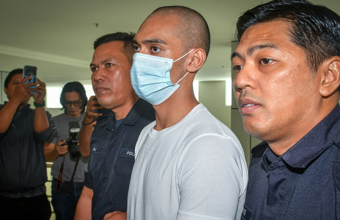 SinarOnline's tweet photo. Tekup muka kekasih dengan bantal hingga mati kerana enggan tandatangani surat perjanjian supaya tidak 'putuskan' hubungan

Mahkamah Tinggi menjatuhkan hukuman penjara 32 tahun dan 12 sebatan terhadap Amirul Amin Amirruddin, 23, selepas hakim mendapati pihak pendakwaan berjaya membuktikan kes melampaui keraguan munasabah di akhir kes pembelaan.

Artikel: https://t.co/TvjCriXjKa