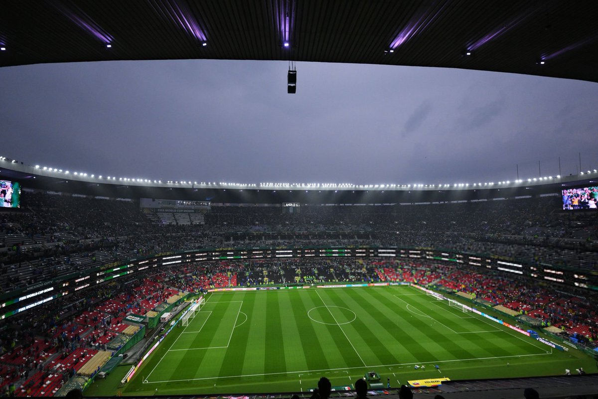 TouchlineX's tweet photo. 🚨 𝗡𝗘𝗪: The match between Mexico and Ecuador has been delayed for minimum 1 hour! https://t.co/MopwsSuPHf