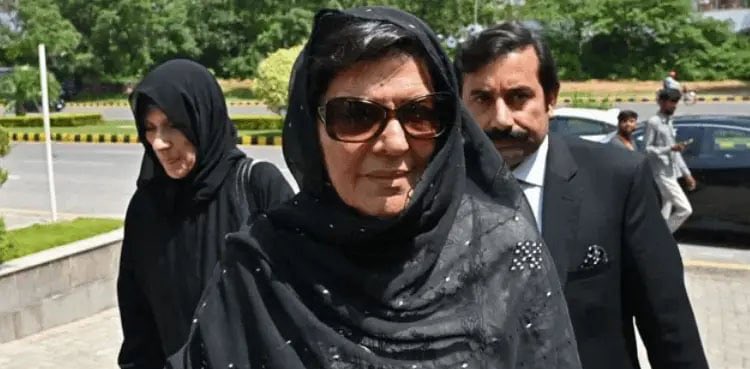 Waqarkhan's tweet photo. علیمہ آپا کو ایک بہن کو تو ملنے دینا چاہیے تھا، محسن نقوی بیچارہ تو ملا رہا تھا ایک بہن کو اس لیے نہیں ملایا جا رہا کیونکہ عمران خان اندر سے علیمہ آپا کے خلاف سخت بیان دیں گے
آج نورین آپا ملنے کو تیار تھیں لیکن پچھلی دفعہ علیمہ آپا نے انکار کیا اس لیے اسٹبلشمنٹ نے آج نہیں ملنے دیا
عسکریت پسندو تم بھی اچھے تمہارا عاصم منیر بھی اچھا محسن نقوی بھی پیارا قصور ہے تو صرف شوکت خانم کی اولاد کا ہے
ویسے اگر اندر سے علیمہ خان کے خلاف سخت بیان آنا تھا تو آج نورین آپا کو اکیلے کیوں نہیں ملنے دیا گیا
تنقید کا نہ کوئی سر نہ پیر جو بھی حوالدار کا بیانیہ ہوا اسے پکڑ کر جانے انجانے میں پیٹنا شروع کر دیا