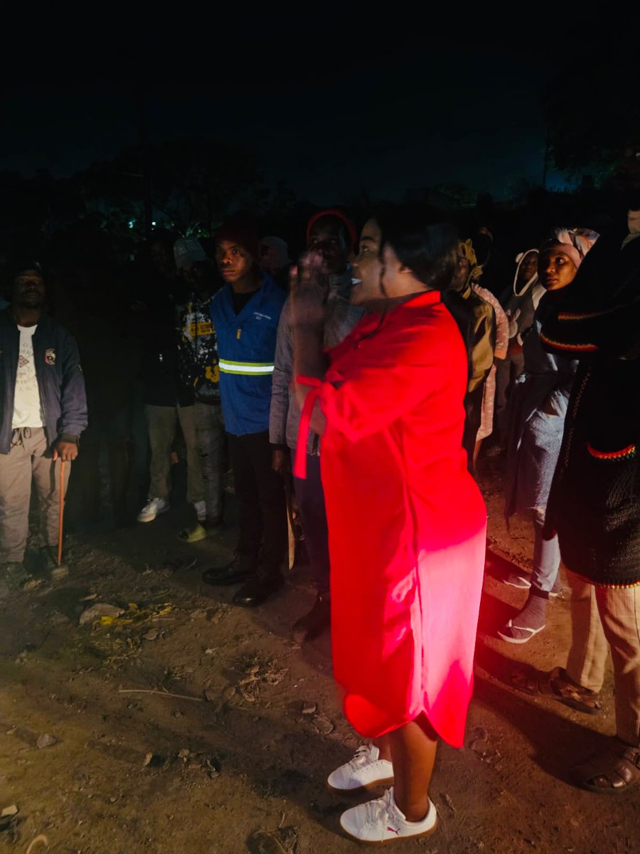 KamlenzeniNkosi's tweet photo. Section C number 4 of EFF Public Representative Code of Conduct state that “ ALL PR MUST BE AVAILABLE ON PHONE 24 HOURS A DAY AND MUST BE WILLING TO ASSIST THE PEOPLE WHO CALL FOR ASSISTANCE “ https://t.co/ohc3Z86c1N