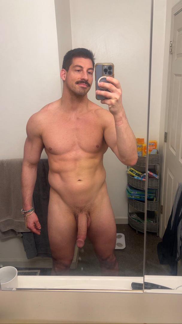 ABC8112fenp's tweet photo. If you like what you see, don’t be shy. Maybe I’m the distraction you needed today 😌 #furry #trending #nudes #usa #uk #gay #lgbt #single #sexy #europe https://t.co/n2sqb3GKU5